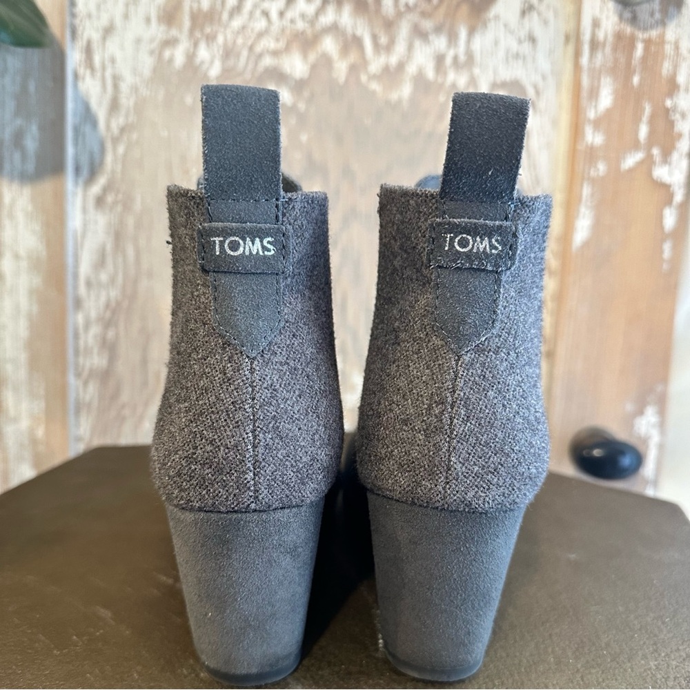 Tom’s Gray Boot’s